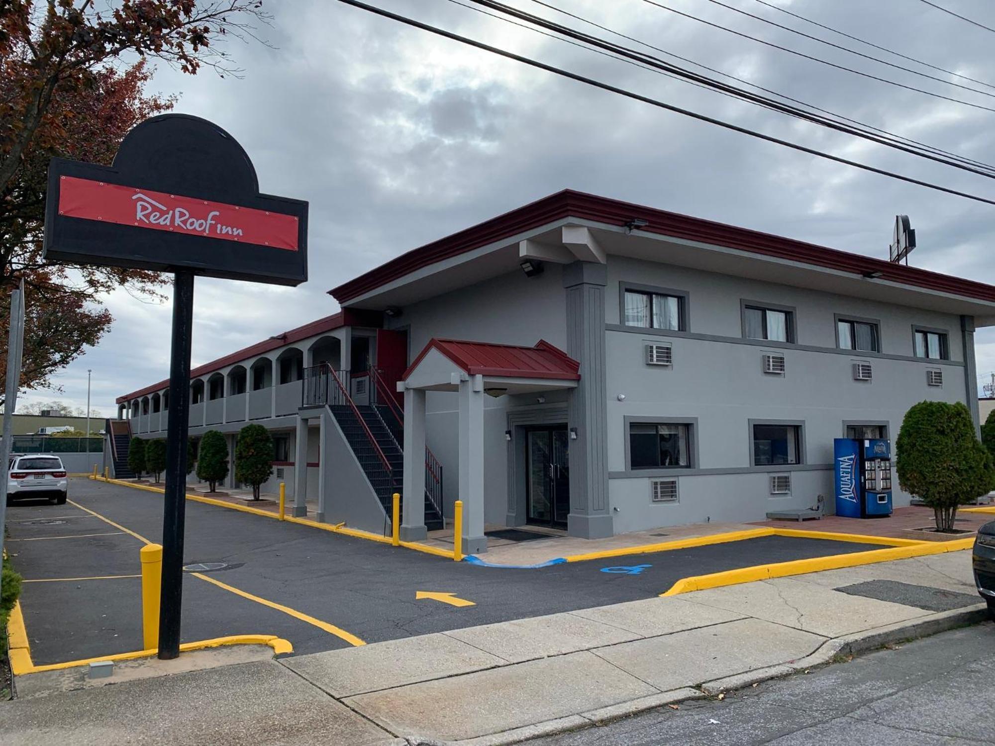 Red Roof Inn Copiague Exterior photo